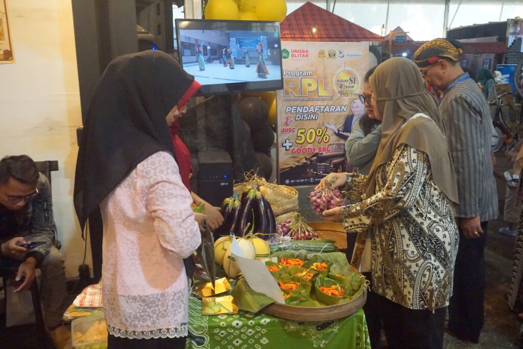 Ramaikan Blitar Djadoel, Stan Bazaar UNISBA Blitar Tuai Antusiasme Positif dari Masyarakat