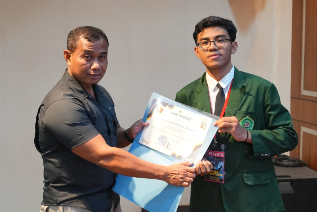 Bersama Tim “Masok TNI” , Mahasiswa Teknik Informatika Tembus Lima Besar Cyber Competition 2025
