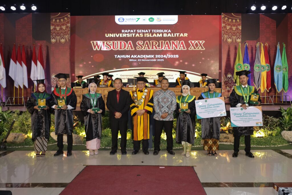 UNISBA Blitar Beri Penghargaan kepada Wisudawan Berprestasi, Wirausaha, dan Pemimpin Mahasiswa