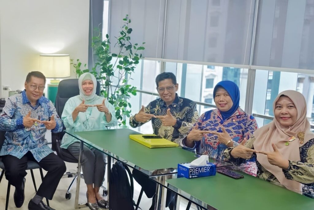 Dorong UMKM Tembus Pasar Global, UNISBA Blitar Teken Kerja Sama Halal Digital dengan Serunai Malaysia