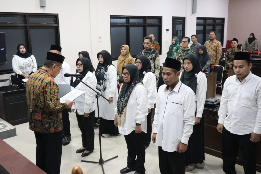 Rektor UNISBA Blitar Kukuhkan Sembilan Pejabat Struktural