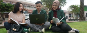 Halaman kampus UNISBA BLITAR